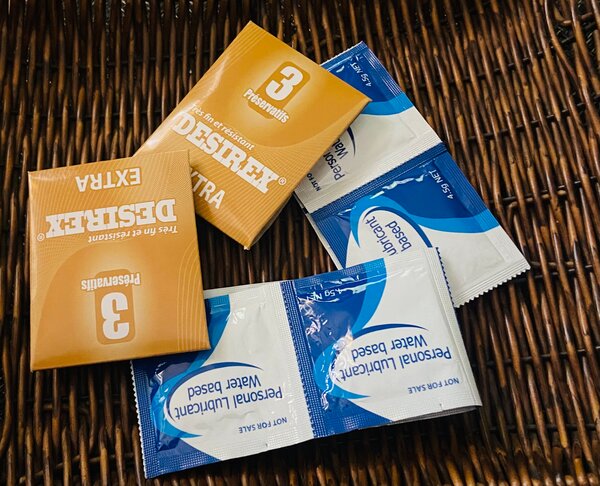 6 préservatifs + 4 lubrifiants