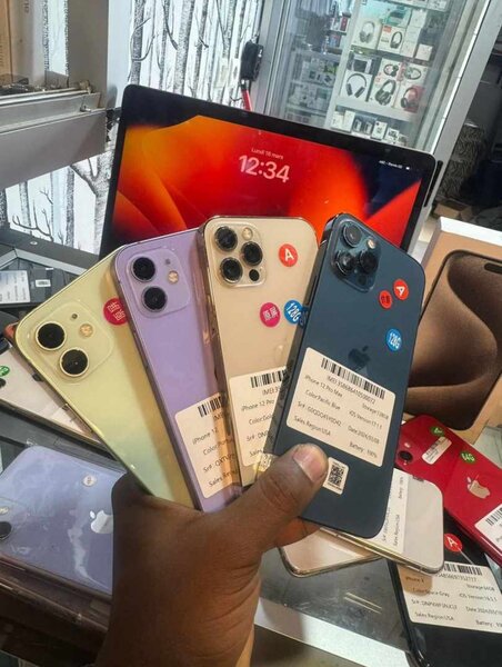 Quasi 12simple et 12pro Max disponible