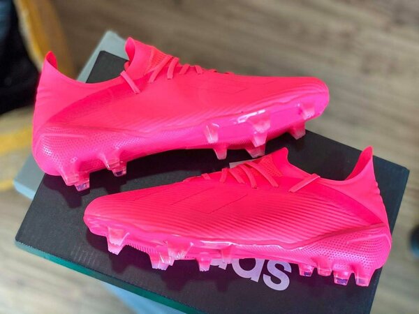 Chaussures de football roses