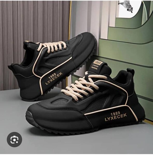 Baskets noires modernes