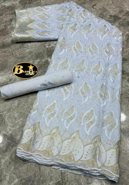 Tissu en Dentelle Brodée Élégante