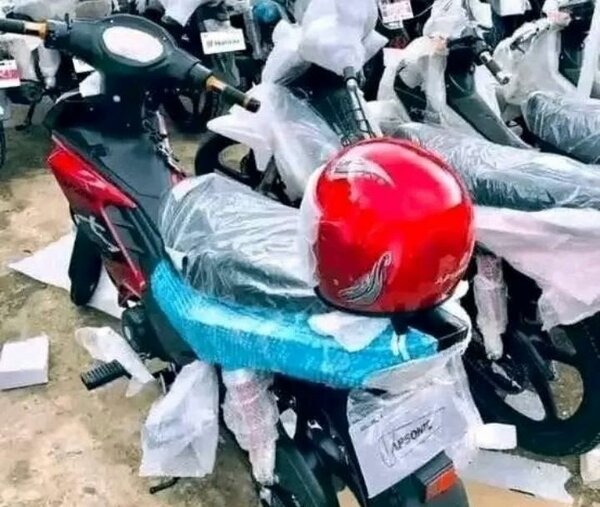 Casque de moto rouge