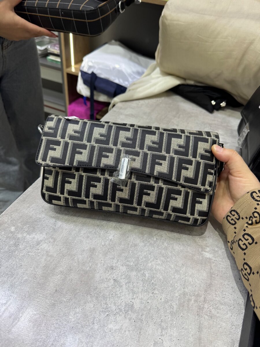 Распродажа женских сумок