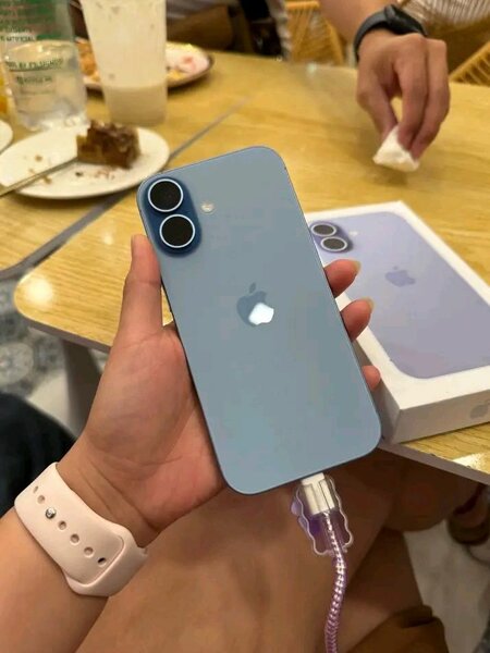 iPhone moderne bleu élégant