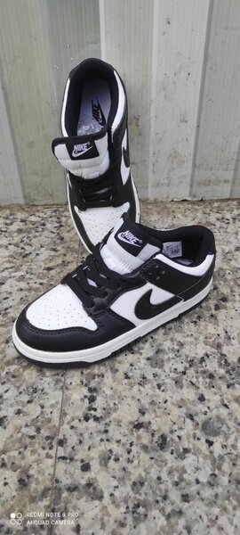 Baskets Nike noires et blanches