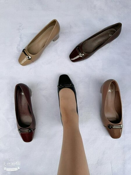 Chaussures à talons carrés