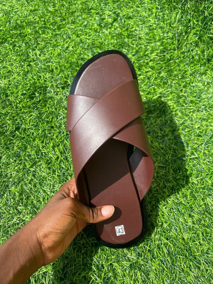 Sandales en cuir croisé