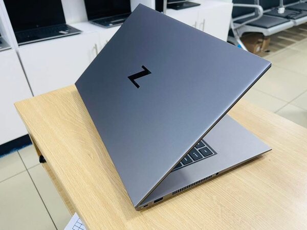 (WORKSTATION PC ) HP Zbook