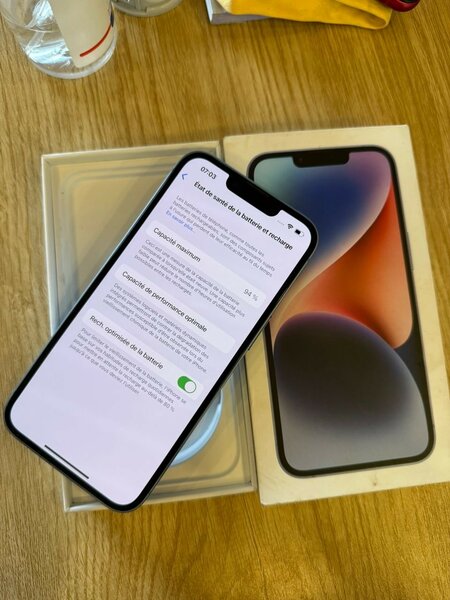 iPhone 14 128giga Quasi Neuf