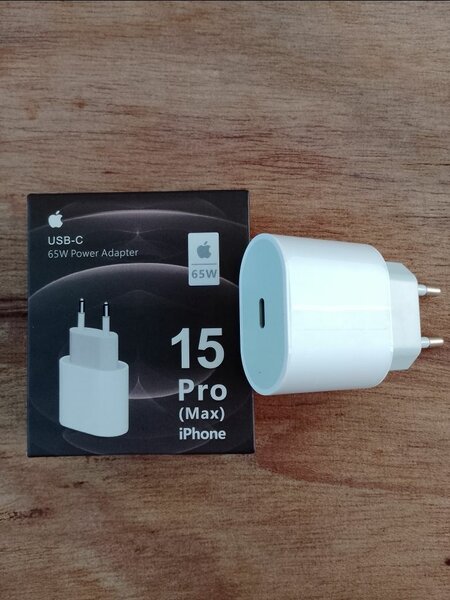 Boitier original iPhone 15 65w