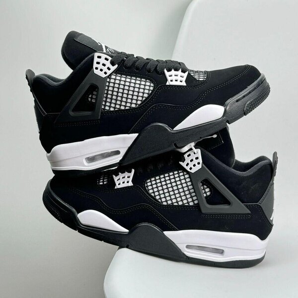 AIR JORDAN 4