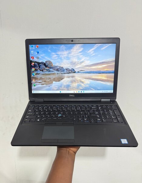 DELL LATITUDE E5590 CORE i7