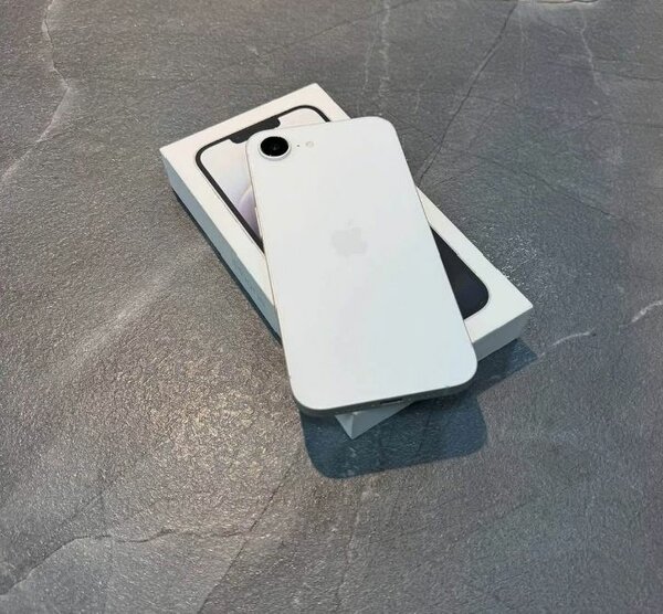 iPhone 16e blanc
