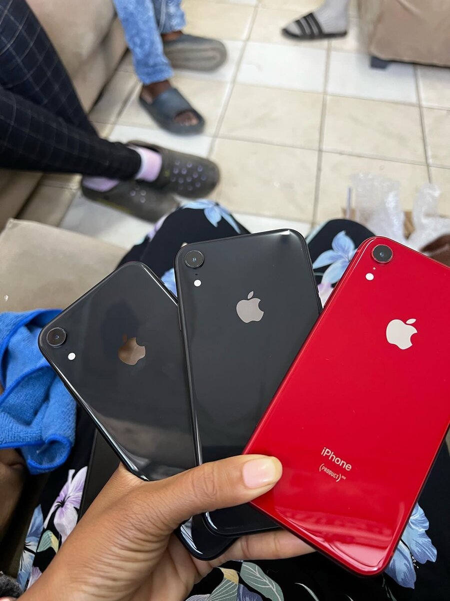 iPhone XR 128 GB /64 GB