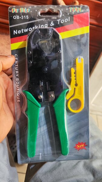 Pince à sertir réseau RJ45