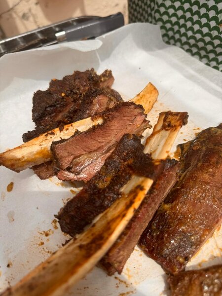 Côtes de bœuf grillées BBQ