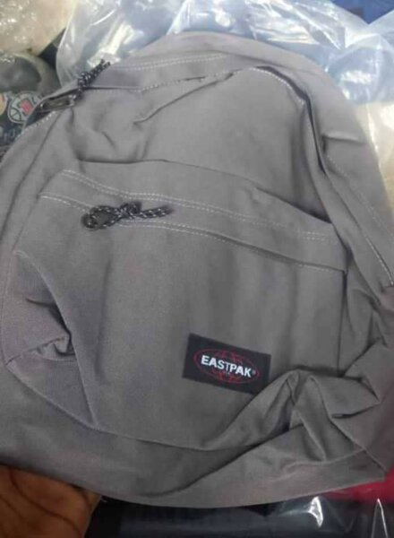 Sac à dos Eastpak gris