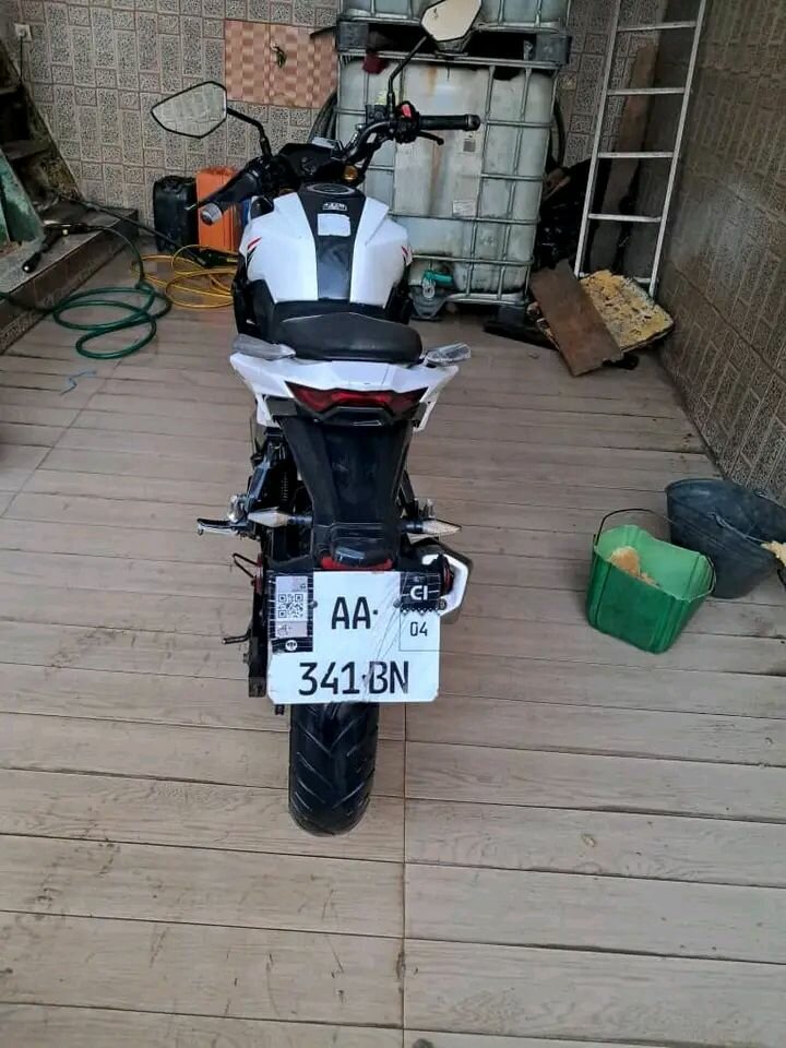 Moto sportive électrique