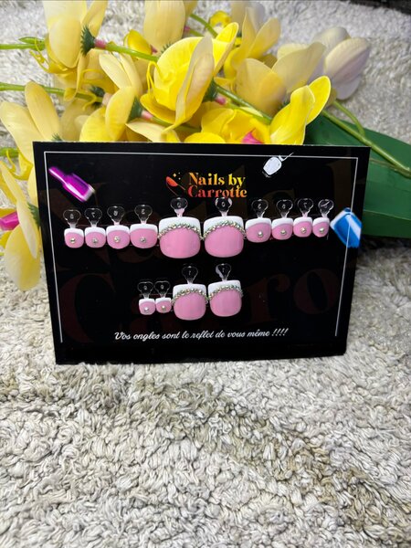 Ongles Press-On Roses Élégants