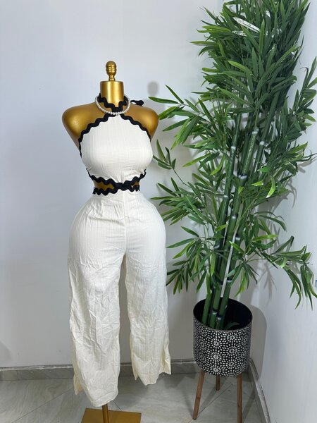 Combinaison blanche élégante