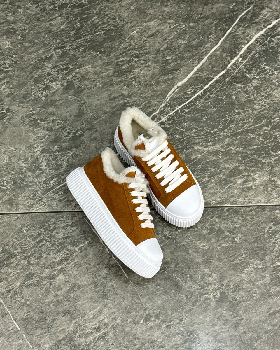 Стильные кроссовки, утеплённые