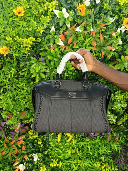 Sac à main élégant noir