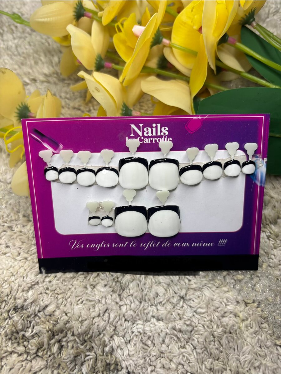 Ongles Faux Blancs Élégants