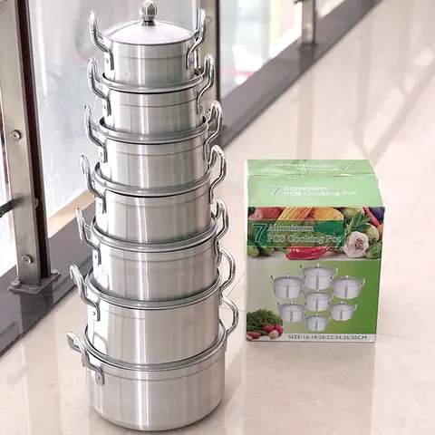 Lots de 7 casseroles en aluminium salide