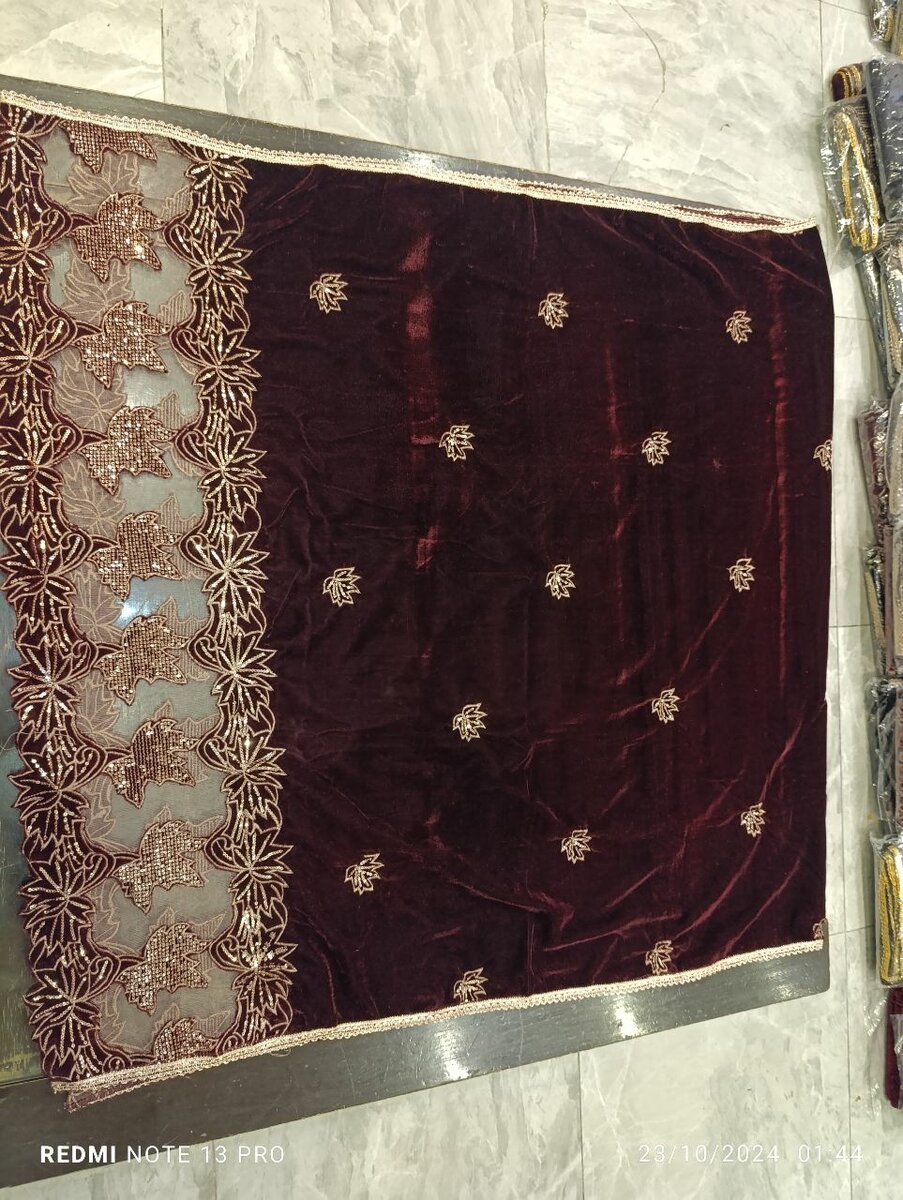 Valvet shawl