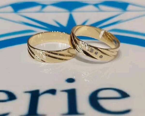 Alliances en or élégantes