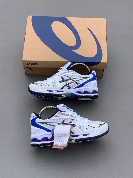 Chaussures de sport Asics blanches