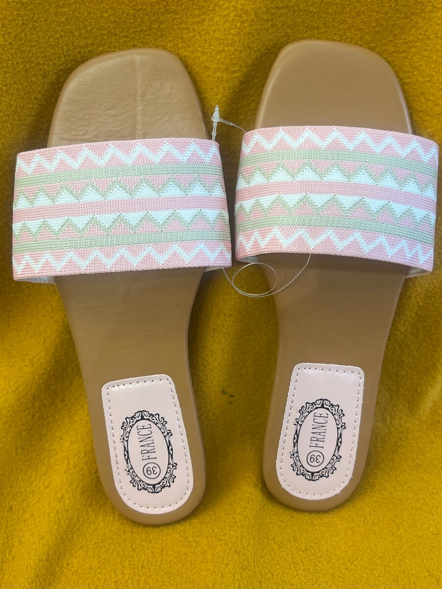 Sandales plates élégantes