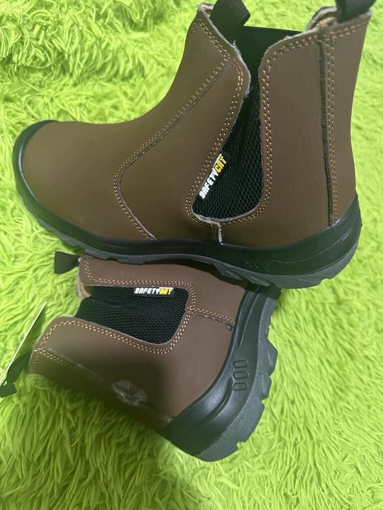 Men's leather boots