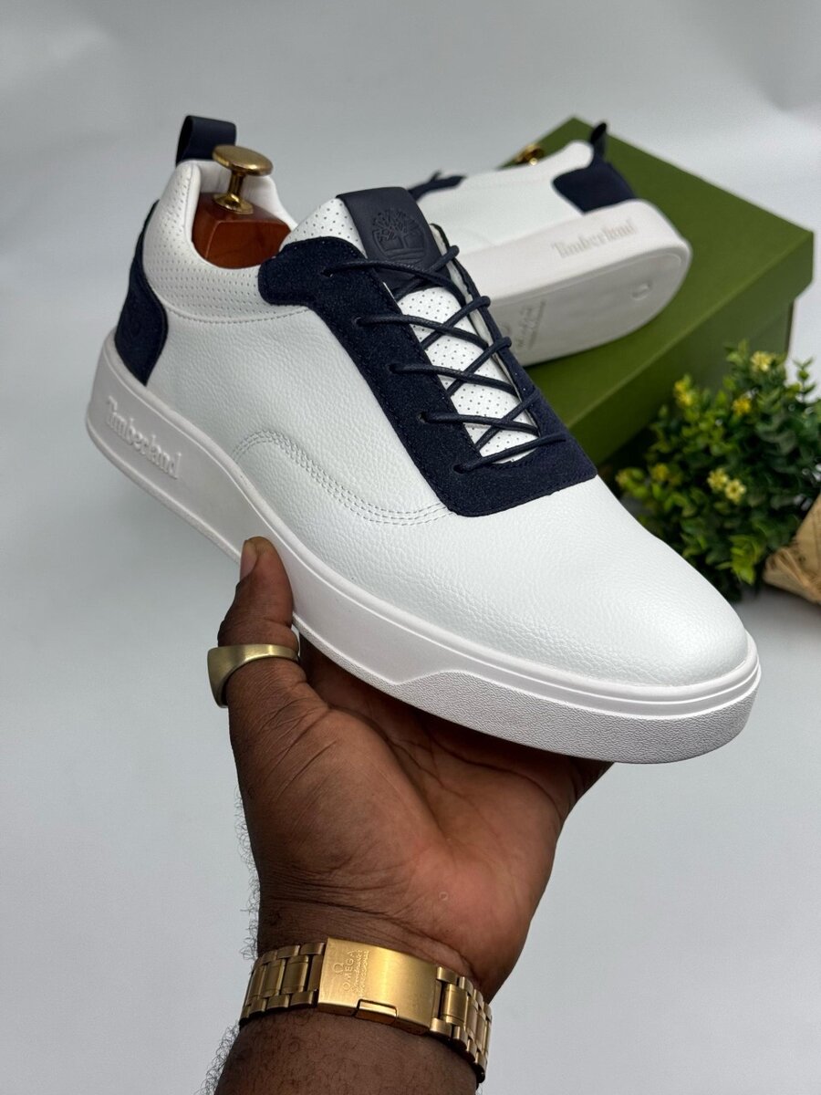 TIMBERLAND  NAVY AND WHITE