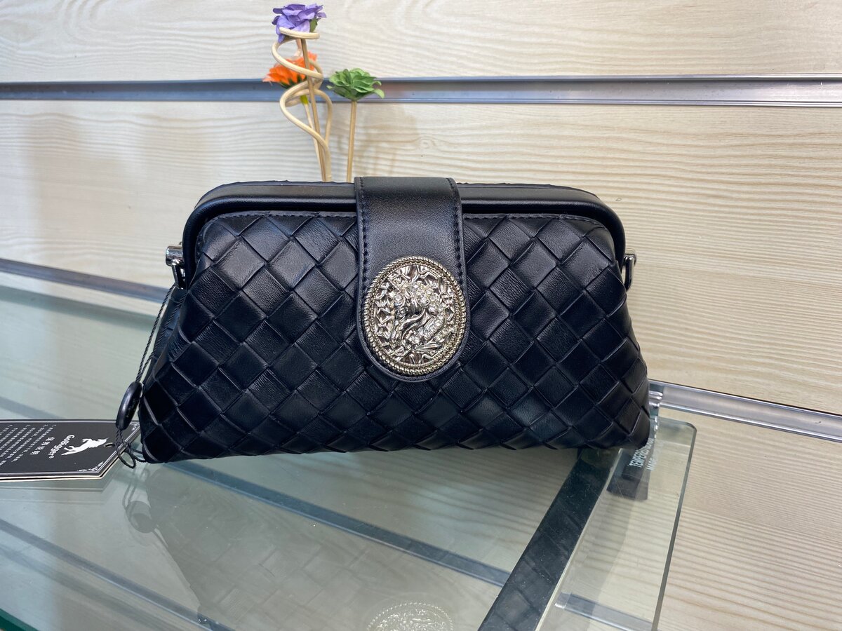Pochette en cuir tressé