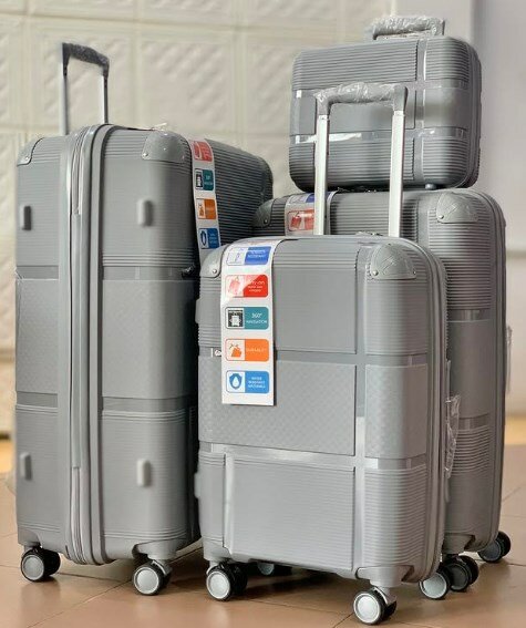 Set of 4 suitcases gray