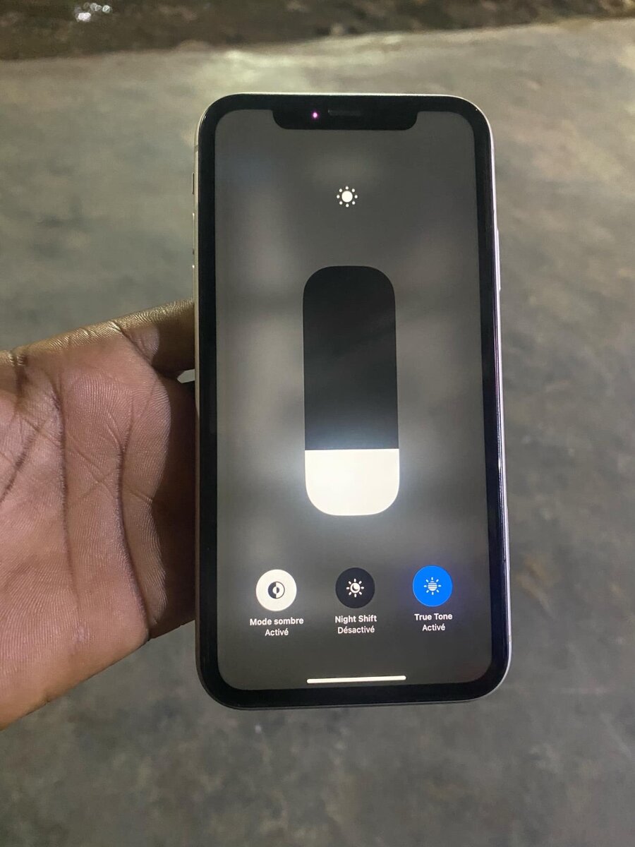 iPhone XR 64g quasiment neuf 80.000
