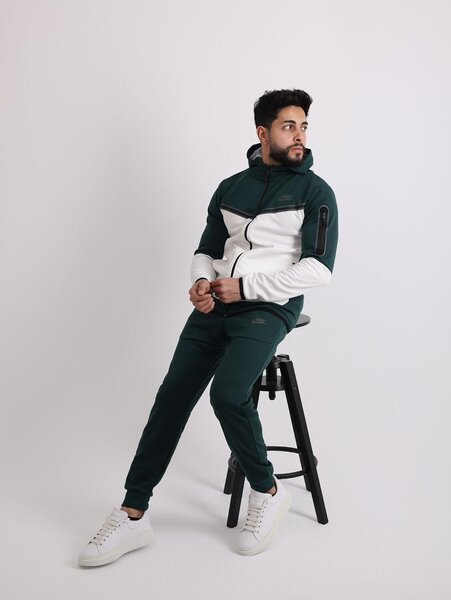 Ensemble de survêtement homme moderne