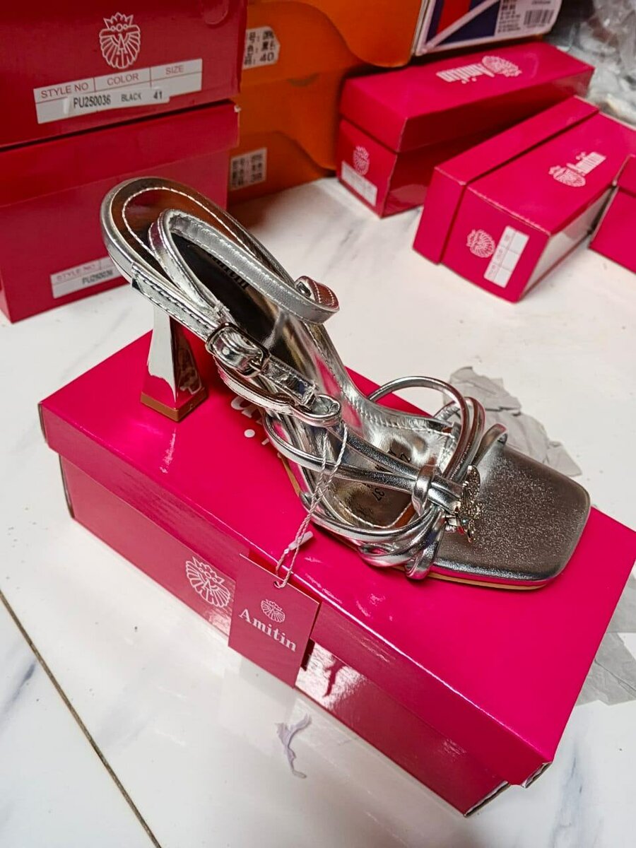 Sandales Argentées Élégantes