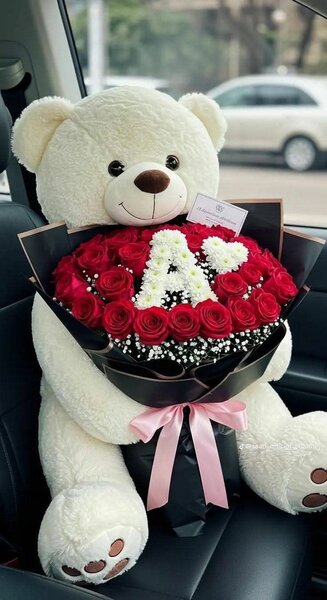 Ours en peluche avec bouquet de roses