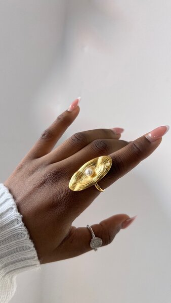 Bague dorée élégante perle