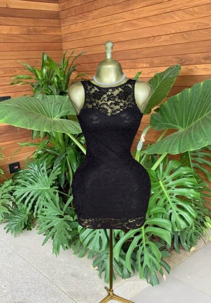 Robe noire en dentelle élégante