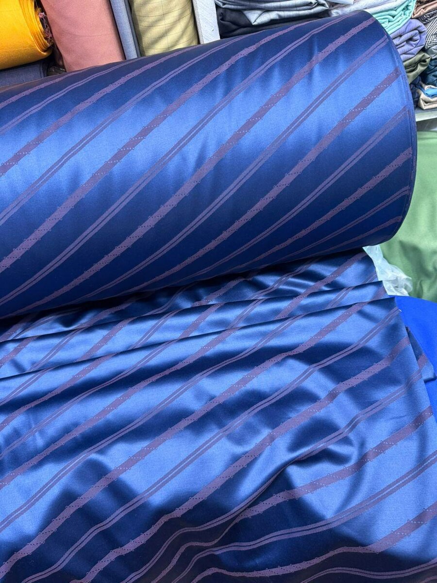 Tissu de satin à motifs