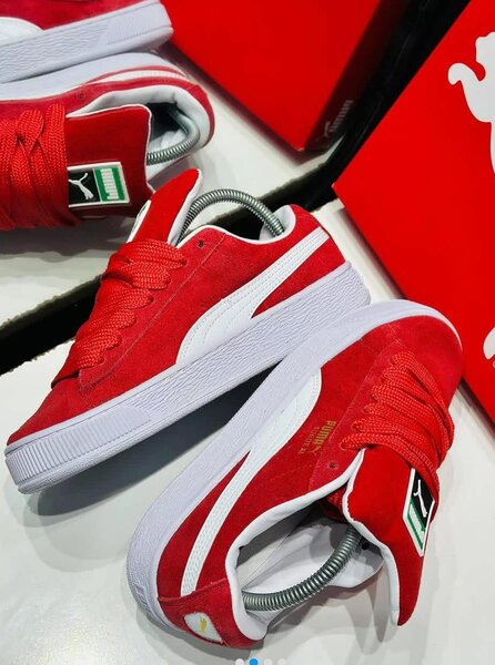 Baskets en daim colorées