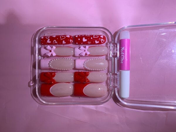Red and pink Press on nails with glue