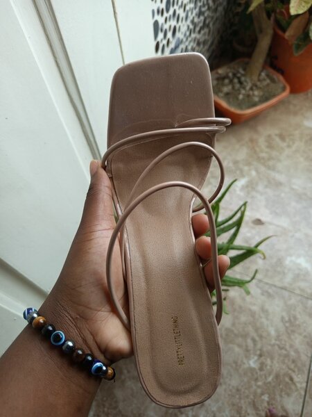 Sandales à talon en cuir