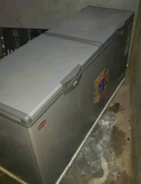 Grand congélateur coffre