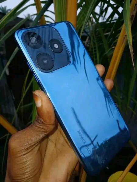 Smartphone TECNO moderne