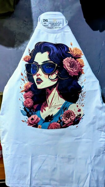 LADIES GRAPHICS TEE