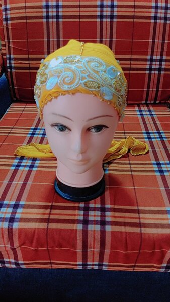 Turban brodé élégant femme